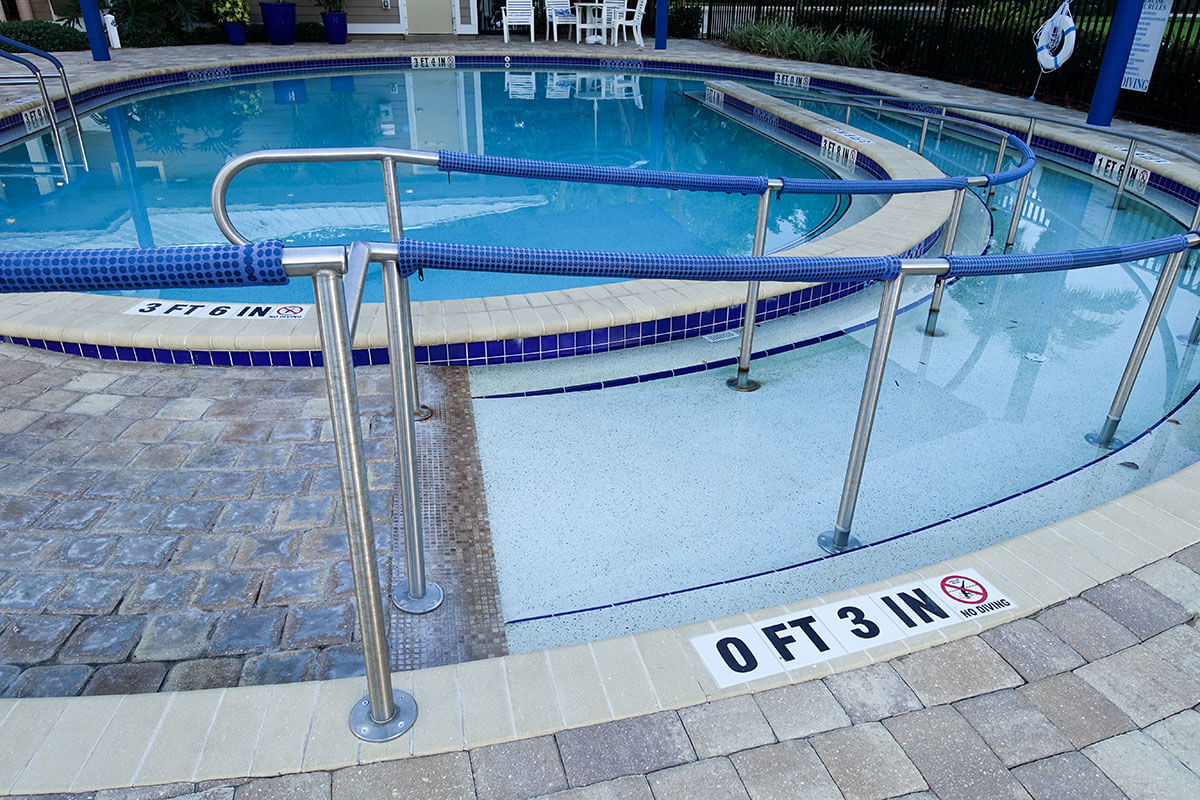 Accessible pool ramp