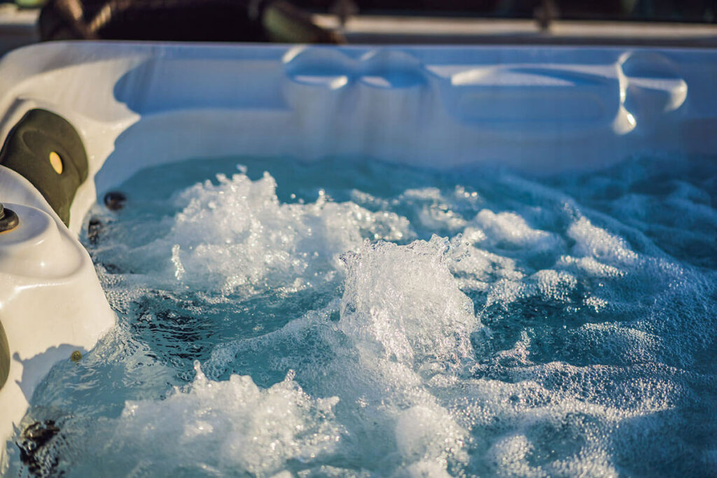 Hot tub hydromassage pool