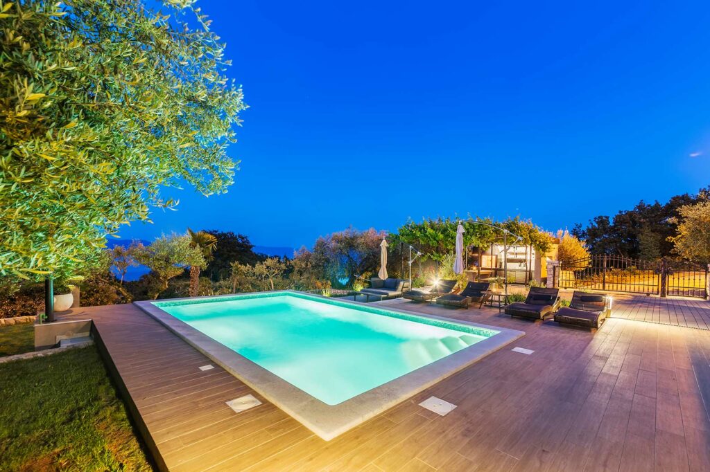 Maintenance-Products-&-Accessories-for-pools Maintenance-Products-&-Accessories-for-pools